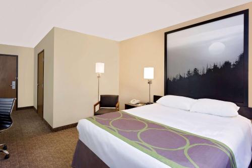 Super 8 by Wyndham Lebanon - image 2