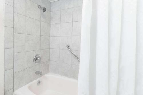 Travelodge by Wyndham Shreveport LA in Shreveport, USA