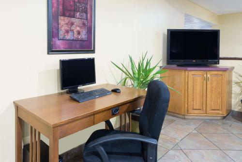 Super 8 by Wyndham Morgantown - image 7