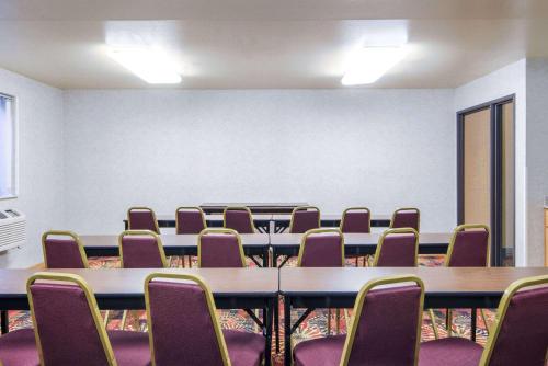 บริการและสิ่งอำนวยความสะดวก, Super 8 by Wyndham Wheeling WV in วีลลิง (เวสต์เวอร์จิเนีย)