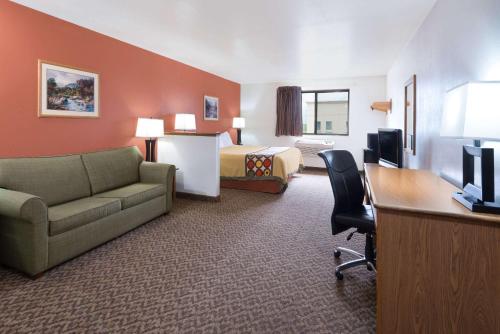 Super 8 by Wyndham Morgantown