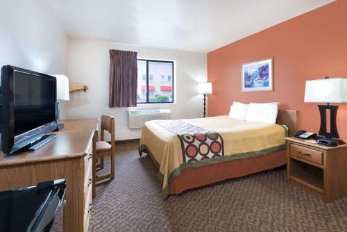 Super 8 by Wyndham Morgantown in Morgantown, USA