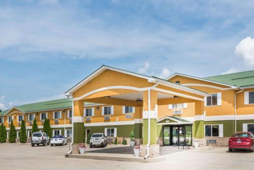 Super 8 by Wyndham Bedford in Bedford, USA