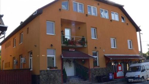 Viesnīcas āriene, Engi Panzió (Engi Panzio) in Ocna De Sus
