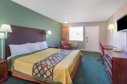 Super 8 by Wyndham Durham/University Area NC in Durham, USA