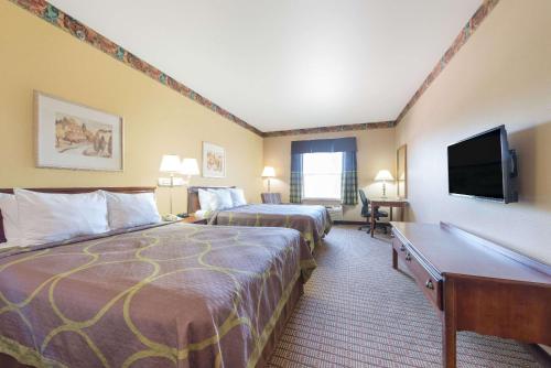 Super 8 by Wyndham Fort Worth North/Meacham Blvd - image 8
