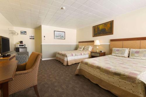 Double Room with Two Double Beds - Smoking