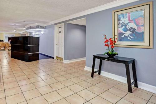 Travelodge by Wyndham North Richland Hills/Dallas/Ft Worth - image 9