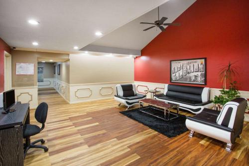 Super 8 by Wyndham Garner/Clayton/Raleigh in Garner, USA