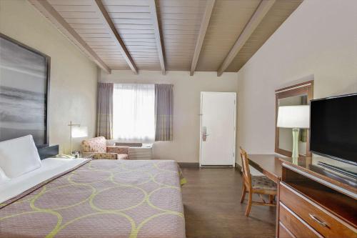 Super 8 by Wyndham Los Angeles-Culver City Area, Лос-Анджелес (фото 6)