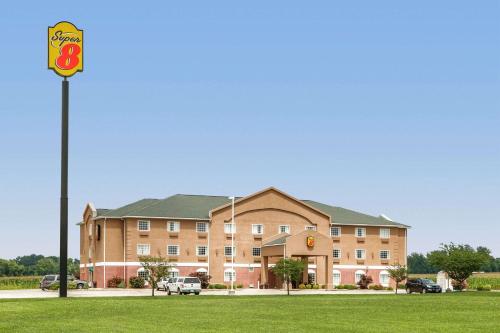 . Super 8 by Wyndham Grayville