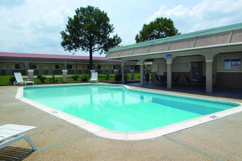 Americas Best Value Inn & Suites-College Station - image 9