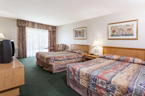 Toronto East Inn Howard Johnson Toronto East is perfectly located for both business and leisure guests in Toronto (ON). Offering a variety of facilities and services, the hotel provides all you need for a good nights