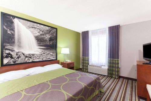 Super 8 by Wyndham Clarksville Northeast in Clarksville, USA