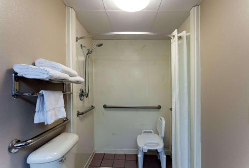 Super 8 by Wyndham Clarksville Northeast in Clarksville, USA