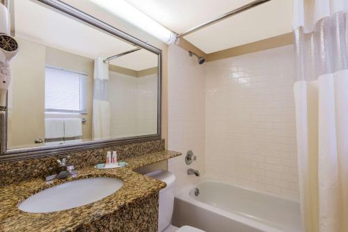 Travelodge by Wyndham Virginia Beach - image 7