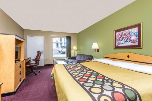 Super 8 by Wyndham Atlanta Northeast GA - image 7