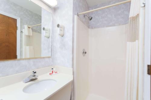 Travelodge by Wyndham Great Barrington Berkshires - image 8