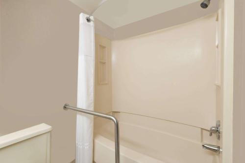 Super 8 by Wyndham Miamisburg Dayton S Area OH in Miamisburg, USA