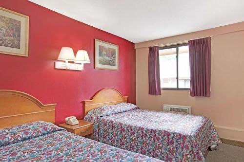 Knights Inn of Pine Brook - image 6