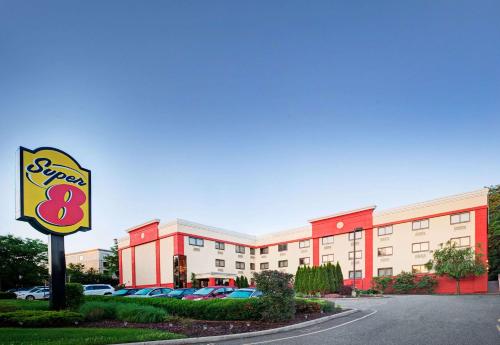 . Super 8 by Wyndham Mahwah