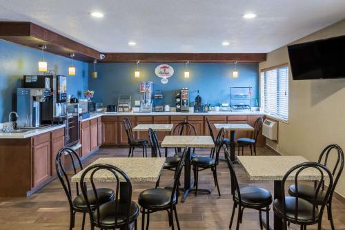 Super 8 by Wyndham Urbandale/Des Moines Area - image 7