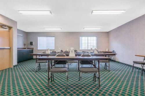 Meeting room / ballrooms, Super 8 By Wyndham Fargo Airport in Fargo (ND)