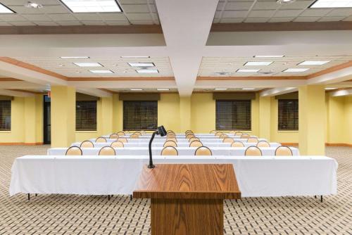 Wingate by Wyndham Dayton - Fairborn - image 9