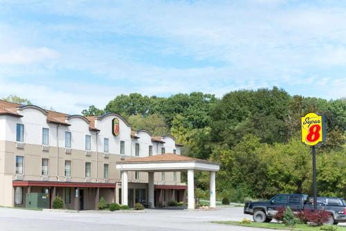 Super 8 by Wyndham Beaver Falls - Hotel