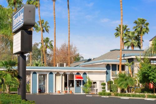 Travelodge by Wyndham Bakersfield - image 8