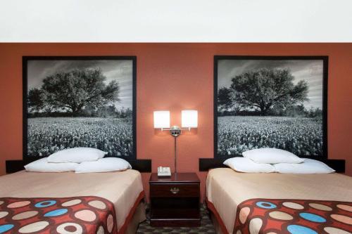 Queen Room with Two Queen Beds - Non-Smoking