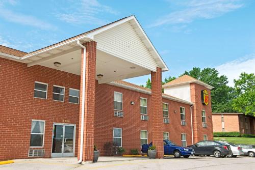 Super 8 by Wyndham St. Louis Airport in Woodson Terrace, USA