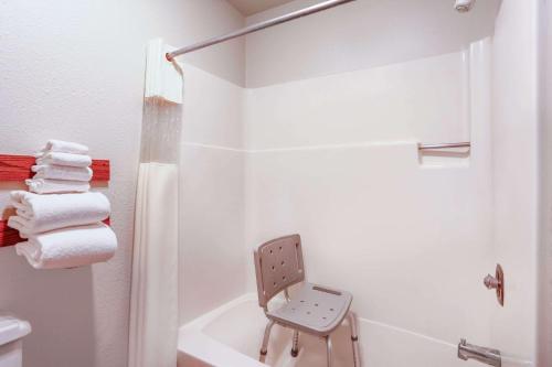 Longhorn Hotel - 화장실