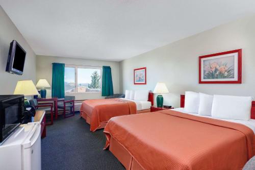 Queen Room with Two Queen Beds - Non-Smoking