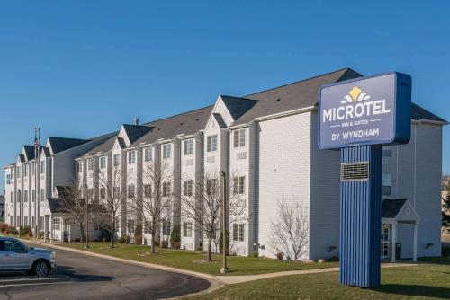 Microtel Inn & Suites by Wyndham Rochester North Mayo Clinic