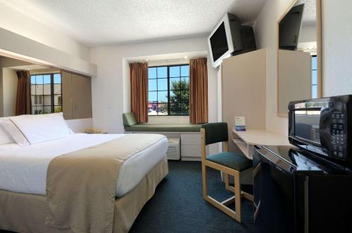 Microtel Inn & Suites by Wyndham Arlington/Dallas Area