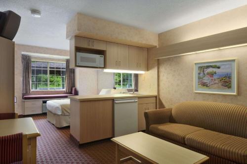 Microtel Inn & Suites by Wyndham Syracuse Baldwinsville