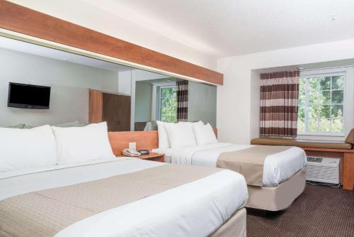 Queen Room with Two Queen Beds - Non-Smoking