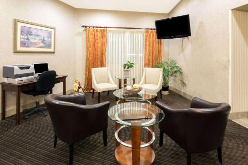 Hawthorn Suites by Wyndham Napa Valley - image 5