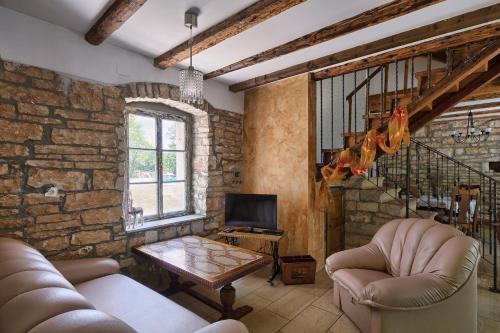 Seadmed, Villa Postaja in Okreti