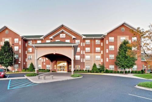 Hawthorn Suites by Wyndham Louisville East in Louisville, USA