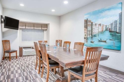 Microtel Inn & Suites by Wyndham Hoover/Birmingham - image 2