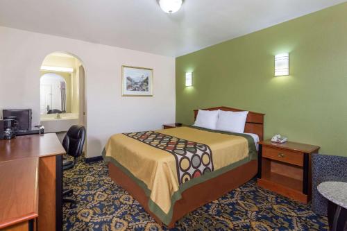 Knights Inn Waco South - image 5