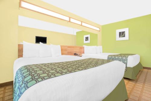 Microtel Inn & Suites by Wyndham Tuscumbia/Muscle Shoals - image 4