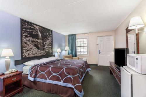 Super 8 by Wyndham Kingston - image 11