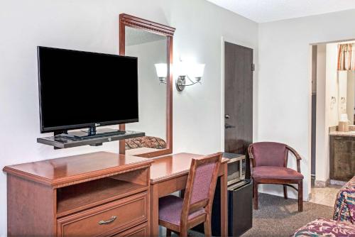 Queen Room with Two Queen Beds - Smoking