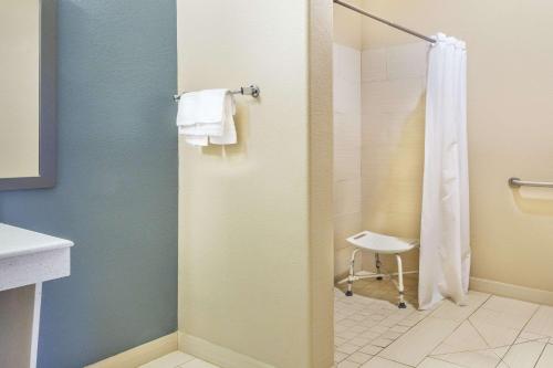 Super 8 by Wyndham Center in Center, USA