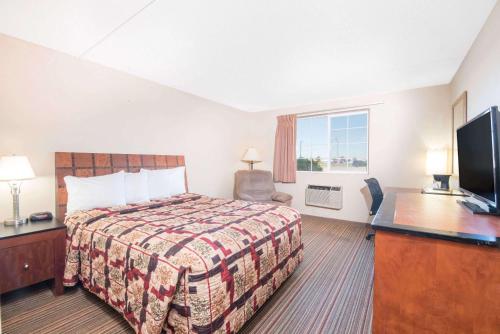 Knights Inn and Suites - Grand Forks