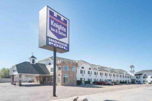 Knights Inn And Suites - Grand Forks
