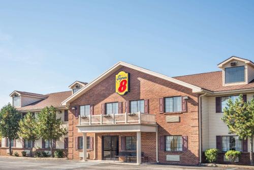 Super 8 By Wyndham Madison In